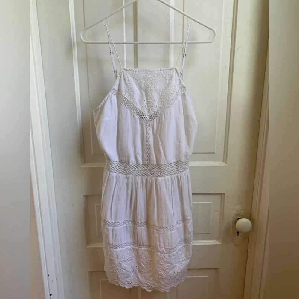 NWT Abercrombie & Fitch White Eyelet Mini Dress Small - Picture 2 of 8